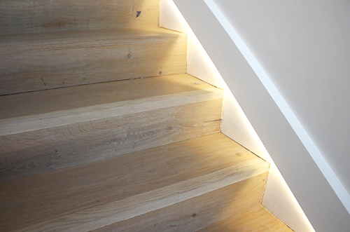 Escalera madera con luces led