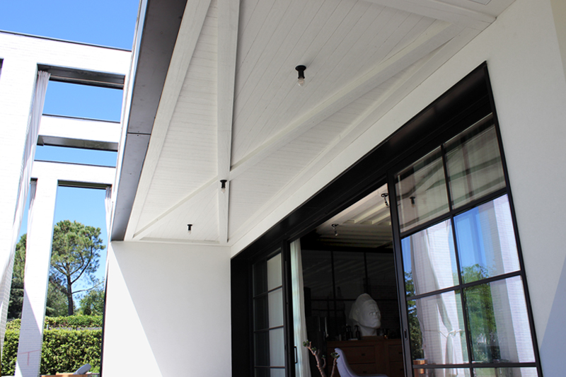 Porche exterior en madera